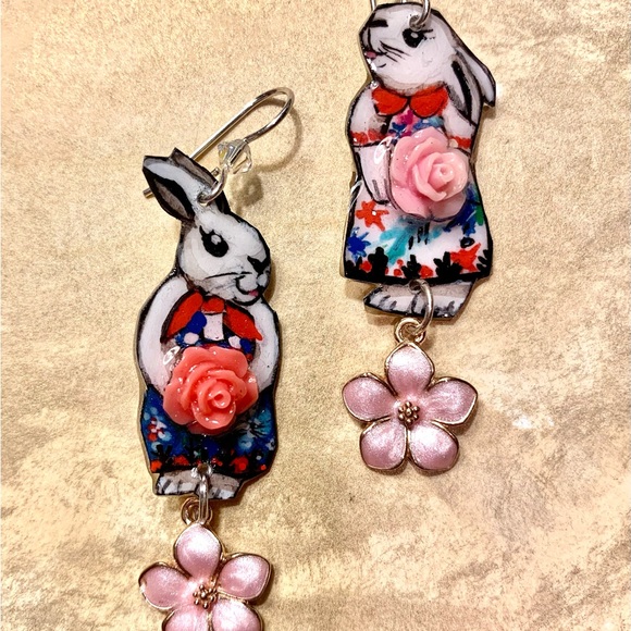 Easter bunny handpainted earrings OOAK - Picture 2 of 2